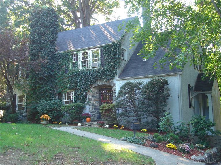139 Country Club, Pelham, New York Homes & Land - Real Estate